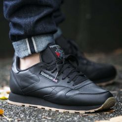 Buty Reebok Classic Leather "Black/Gum" (49800). Czarne buty zimowe sportowe męskie Reebok, bez zapięcia. Za 259,99 zł.