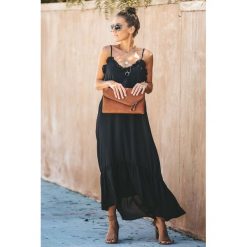 Sukienka DAFNE BLACK. Czarne sukienki damskie Sukienka DAFNE BLACK, s, bez wzorów, bez kołnierzyka, bez rękawów, długie. W wyprzedaży za 69,00 zł.