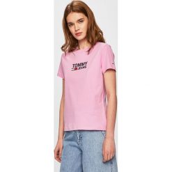 Tommy Jeans - Top. Szare bluzki damskie Tommy Jeans, s, z nadrukiem, z bawełny, z okrągłym kołnierzem, z krótkim rękawem. W wyprzedaży za 119,90 zł.
