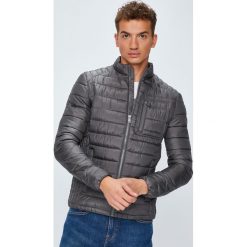 Guess Jeans - Kurtka. Szare płaszcze męskie Guess Jeans, xxl, z aplikacjami, z poliesteru, krótkie, bez kaptura. W wyprzedaży za 479,90 zł.
