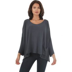 Sweter w kolorze granatowym. Niebieskie bez kategorii L'étoile du cachemire, z kaszmiru, z okrągłym kołnierzem. W wyprzedaży za 129,95 zł.