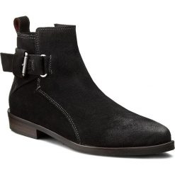 Botki TOMMY HILFIGER - DENIM Games 1B EN56821971 Black 990. Czarne botki damskie skórzane marki TOMMY HILFIGER, z okrągłym noskiem, na obcasie. W wyprzedaży za 309,00 zł.