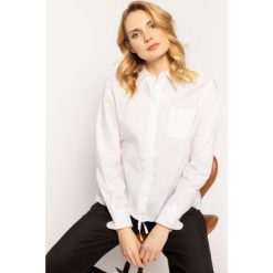 Koszula Marc O'Polo 001 1349 42371. Białe bluzki damskie Marc O'Polo, bez wzorów, z bawełny, polo, bez rękawów. W wyprzedaży za 229,00 zł.