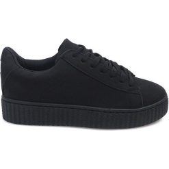 Czarne Botki Creepers Na Platformie MB-1 Czarny. Czarne botki damskie ButyModne, bez wzorów, z materiału, bez obcasa, na platformie, bez zapięcia. Za 69,00 zł.