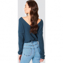 NA-KD Sweter z dzianiny z dekoltem V - Blue. Niebieskie swetry klasyczne damskie marki NA-KD, z dzianiny. Za 121,95 zł.