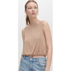 Top z prążkowanej dzianiny - Beżowy. Brązowe topy damskie Reserved, xl, bez wzorów, z dzianiny, bez kołnierzyka. W wyprzedaży za 29,99 zł.