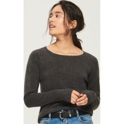 Sweter basic - Szary. Szare swetry klasyczne damskie Sinsay, l. Za 39,99 zł.