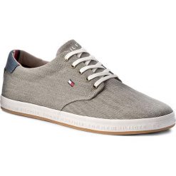 Tenisówki TOMMY HILFIGER - Howell 3D2 FM0FM00413 Light Grey 007. Szare półbuty męskie TOMMY HILFIGER, na co dzień, bez wzorów, z gumy, eleganckie, bez zapięcia. W wyprzedaży za 169,00 zł.