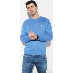 Sweter Edward Orlovski Błękitny. Niebieskie swetry męskie Edward Orlovski, xl, z haftami, z bawełny, eleganckie, bez kołnierzyka, bez kaptura. Za 99,00 zł.