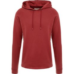 Folk RIVET Bluza z kapturem brick red. Czerwone bluzy męskie rozpinane Folk, m, z bawełny, z kapturem. Za 609,00 zł.