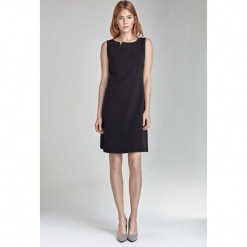 Czarna Mini Sukienka z Rozcięciem przy Dekolcie bez Rękawów. Czarne sukienki Molly.pl, na co dzień, l, z materiału, eleganckie, bez rękawów, mini, dopasowane. Za 149,90 zł.
