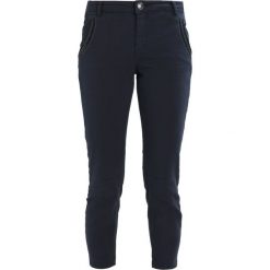 Mos Mosh ETTA 7/8 PANT Jeansy Slim Fit navy. Niebieskie jeansy damskie relaxed fit marki Mos Mosh. W wyprzedaży za 389,25 zł.