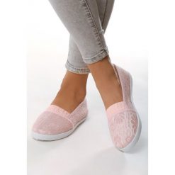 Różowe Tenisówki Intricacy. Różowe trampki i tenisówki damskie Born2be, bez wzorów, z koronki, bez zapięcia. Za 49,99 zł.