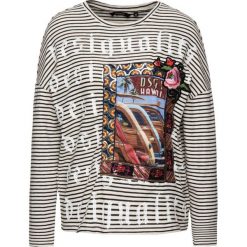 Bluzka Desigual Hawai 19WWTKCX. Bluzki damskie Desigual, s, bez wzorów, z bawełny, bez kołnierzyka, bez rękawów. W wyprzedaży za 129,00 zł.