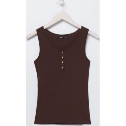Top basic z guzikami - Brązowy. Pomarańczowe topy damskie Sinsay, s, bez wzorów, bez kołnierzyka. Za 15,99 zł.