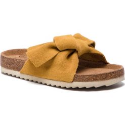 Klapki XTI - 56849 Amarello. Żółte klapki damskie Xti, z aplikacjami, ze skóry, bez obcasa. W wyprzedaży za 109,00 zł.