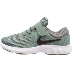 Nike Performance REVOLUTION 4 Obuwie do biegania treningowe clay green/black/river rock/white. Zielone buty do biegania męskie marki Nike Performance, z materiału. Za 149,00 zł.