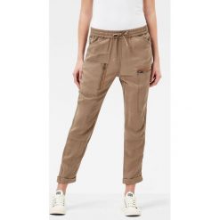 G-Star Raw - Spodnie. Spodnie damskie G-Star RAW, bez wzorów, z bawełny, retro. W wyprzedaży za 239,90 zł.