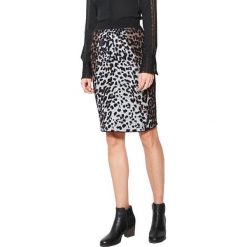 Desigual Spódnica damska Fal Amber 17WWFF04 6095 (rozmiar S). Żółte spódniczki damskie Desigual, s, bez wzorów, eleganckie. W wyprzedaży za 205,00 zł.