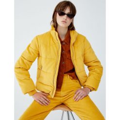 Pikowana kurtka sztruksowa. Żółte bomberki damskie Pull&Bear, ze sztruksu. Za 199,00 zł.