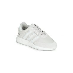 Buty adidas I-5923. Białe trampki i tenisówki damskie Adidas, bez wzorów, bez zapięcia. Za 609,00 zł.