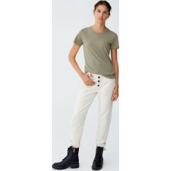 Koszulka basic z szerokim obszyciem. Niebieskie t-shirty damskie marki Pull&Bear. Za 29,90 zł.
