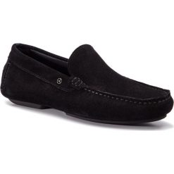 Mokasyny TOMMY HILFIGER - 2 Mb Mercedes Suede Driver FM0FM02242 Black 990. Czarne mokasyny męskie TOMMY HILFIGER, ze skóry, klasyczne. W wyprzedaży za 469,00 zł.