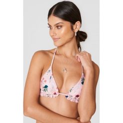 Debiflue x NA-KD Góra bikini z falbanką - Pink,Multicolor. Różowe bez kategorii marki Debiflue x NA-KD. Za 100,95 zł.