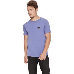 T-shirt w kolorze niebieskim. Niebieskie t-shirty męskie Lonsdale, Kangol, s, bez wzorów, z okrągłym kołnierzem. W wyprzedaży za 39,95 zł.