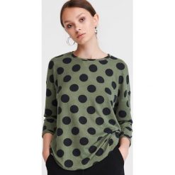 Bluzka z rękawami 3/4 - Khaki. Brązowe bluzki damskie Reserved, s, bez wzorów, bez kołnierzyka, bez rękawów. Za 49,99 zł.