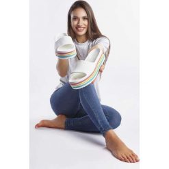 Crocs 205693-100 WHITE, klapki. Białe klapki damskie Crocs, bez wzorów, bez obcasa. Za 187,00 zł.