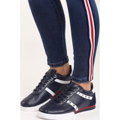 Granatowe Buty Sportowe Story Goes. Niebieskie buty sportowe damskie marki Born2be, z materiału. Za 59,99 zł.