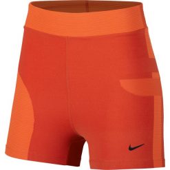 Spodenki Nike Pro Tech Pack Hypercool 3 Inch Shorts W Pomarańczowe. Pomarańczowe spodenki damskie termoaktywne Nike, bez wzorów, do biegania. Za 179,99 zł.