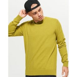 Gładki sweter BASIC - Zielony. Zielone swetry klasyczne męskie marki Cropp, l. Za 69,99 zł.