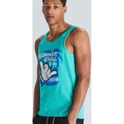 Tank top z grafiką - Turkusowy. Niebieskie t-shirty męskie Cropp, s, bez wzorów, bez kołnierzyka. Za 29,99 zł.