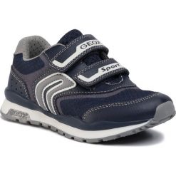 Sneakersy GEOX - J Pavel B. A J9215A 014BU C0661 S Navy/Grey. Niebieskie trampki chłopięce Geox, bez wzorów, ze skóry ekologicznej, na rzepy. W wyprzedaży za 209,00 zł.