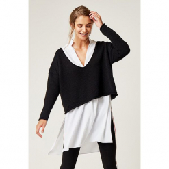 Sweter w kolorze czarnym. Czarne swetry klasyczne damskie marki SCUI. W wyprzedaży za 139,95 zł.