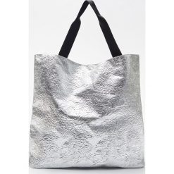 Duża torba typu shopper - Srebrny. Szare torby damskie na zakupy Cropp, bez wzorów, duże, bez dodatków. Za 99,99 zł.