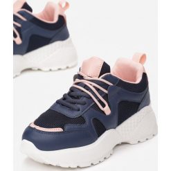 Granatowe Sneakersy Euthiaphe. Niebieskie sneakersy damskie Renee. W wyprzedaży za 69,99 zł.