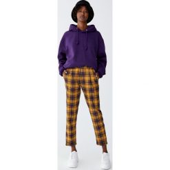 Spodnie skinny w kratkę. Żółte spodnie damskie marki Pull&Bear, w kratkę. Za 79,90 zł.