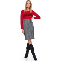 Ołówkowa spódnica w kratę. Szare spódniczki damskie Top Secret, na zimę, bez wzorów, z tkaniny, eleganckie, midi, ołówkowe. W wyprzedaży za 59,99 zł.