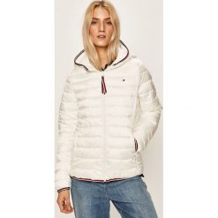 Tommy Hilfiger - Kurtka dwustronna. Różowe kurtki damskie TOMMY HILFIGER, bez wzorów, z elastanu, krótkie, z kapturem. W wyprzedaży za 759,90 zł.