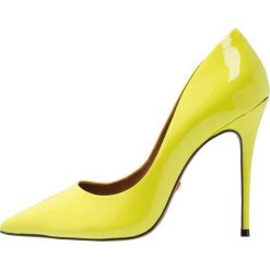 L'INTERVALLE TEEVA Szpilki neon yellow. Żółte czółenka damskie marki L'INTERVALLE, bez wzorów, ze skóry ekologicznej, klasyczne, bez obcasa, na szpilce, bez zapięcia. Za 419,00 zł.