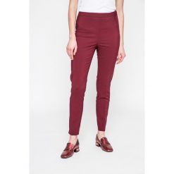 Vero Moda - Spodnie. Brązowe spodnie damskie Vero Moda, bez wzorów, z elastanu, casualowe. W wyprzedaży za 59,90 zł.