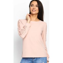Różowa Bluzka Lace Strap. Szare bluzki koronkowe marki Sinsay, l, z dekoltem na plecach. Za 59,99 zł.