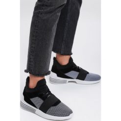 Czarne Buty Sportowe Paper Fuse. Czarne buty sportowe damskie Renee, w paski, sportowe. Za 99,99 zł.