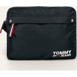 Tommy Jeans - Torebka. Niebieskie listonoszki damskie Tommy Jeans, w paski, z poliesteru, na ramię, małe, bez dodatków. W wyprzedaży za 159,90 zł.