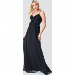 Trendyol Sukienka maxi z koronką i falbanką - Black. Czarne sukienki damskie Trendyol, w koronkowe wzory, z poliesteru, z falbankami, bez rękawów, maxi. Za 121,95 zł.