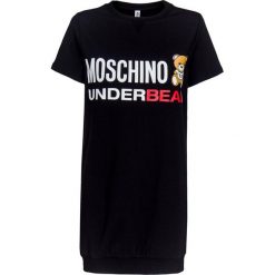 Sukienka MOSCHINO UNDERWEAR Print|Czarny. Czarne sukienki damskie marki Moschino Underwear, z nadrukiem, z bawełny, bez kołnierzyka, bez rękawów. W wyprzedaży za 504,00 zł.