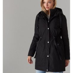 Parka z kapturem - Czarny. Czarne parki damskie Mohito, bez wzorów, z kapturem. Za 249,99 zł.